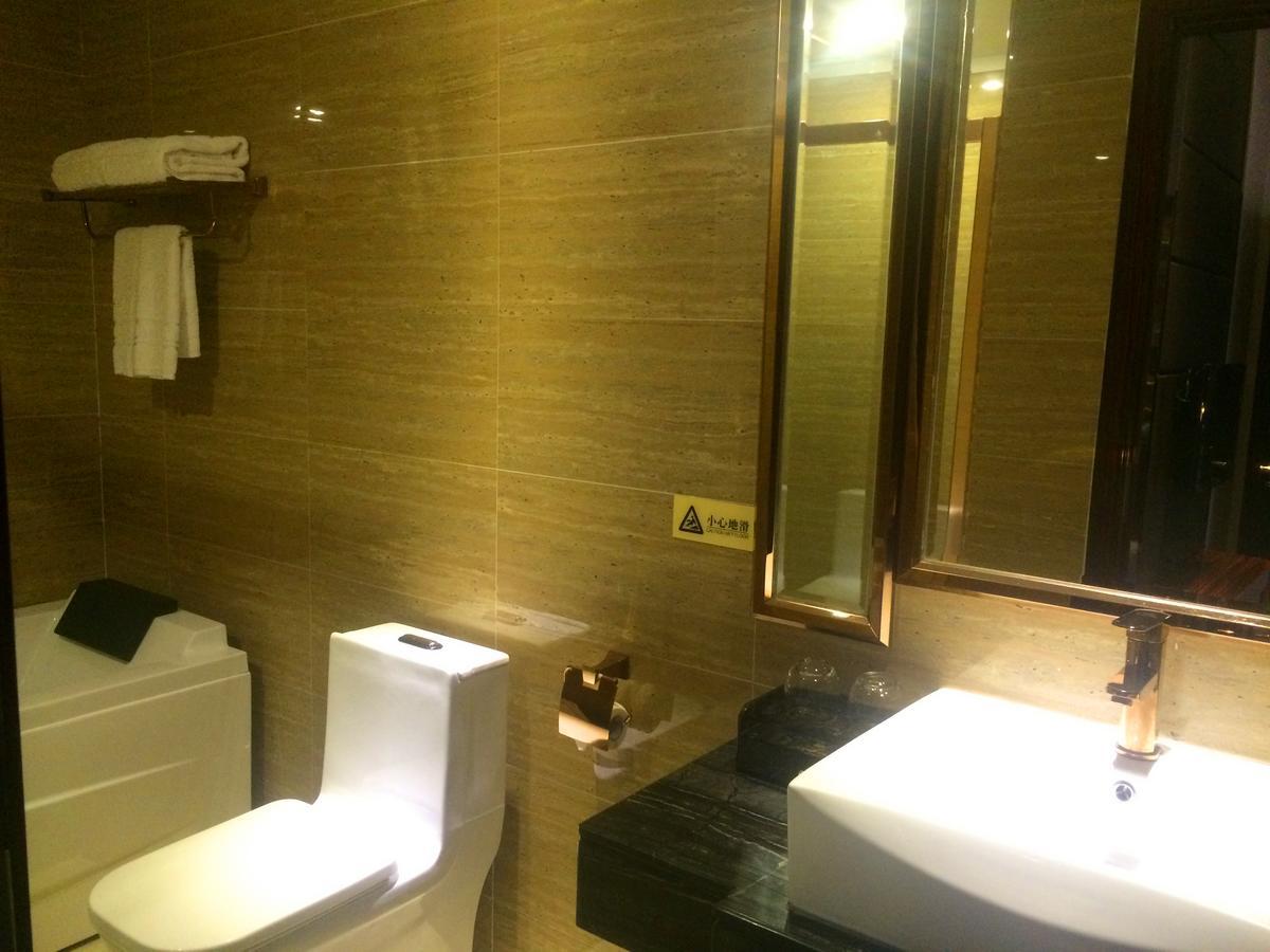Lavande Hotel Wuhan Railway Station Kültér fotó