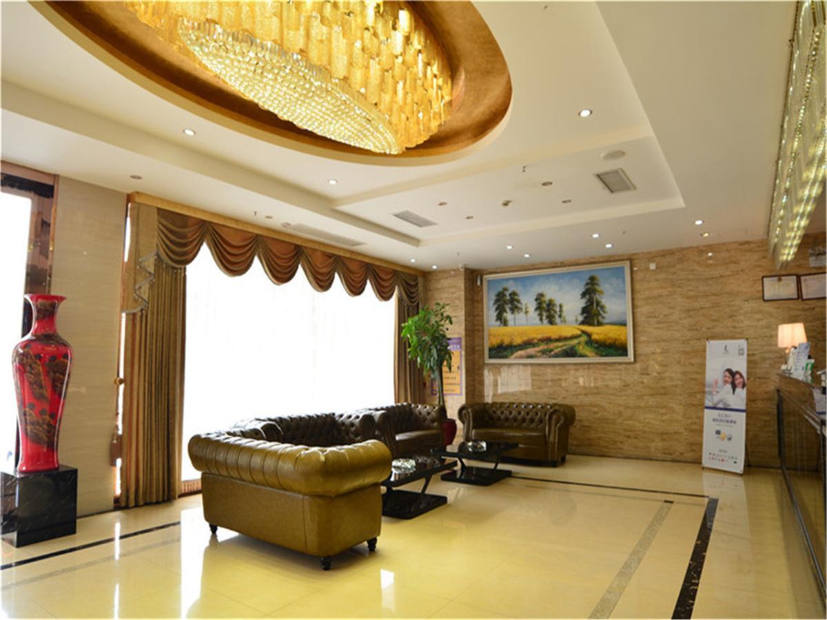 Lavande Hotel Wuhan Railway Station Kültér fotó