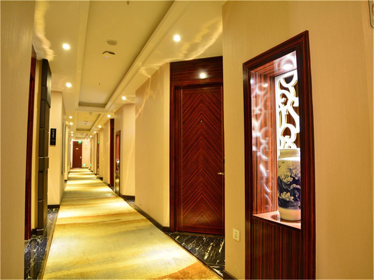 Lavande Hotel Wuhan Railway Station Kültér fotó